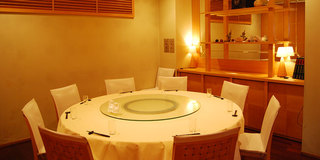 世田谷 火龍園 - プライベート空間でお食事をお楽しみ頂ける様、個室のご用意もございます。