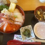 海鮮丼 丼・丼 - 料理写真:人気の海鮮丼 ¥1300