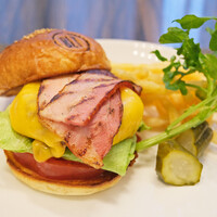 BLT STEAK  ROPPONGI - プライムビーフチーズバーガー 2100円