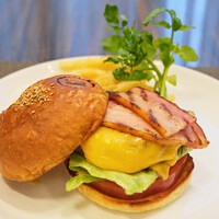 BLT STEAK  ROPPONGI - プライムビーフチーズバーガー 2100円