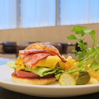 BLT STEAK  ROPPONGI - プライムビーフチーズバーガー 2100円