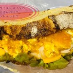 TRAIL BAKERY&BAKE SHOP - まずはパンを選んでサンドイッチオーダー♫