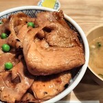 Ganso Butadonya Tonton - 豚ロース丼（858円）