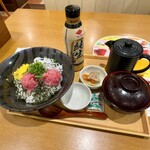Kokosu - 「まぐろたたき＆しらす丼」(1190円)+「豚汁」(100円)