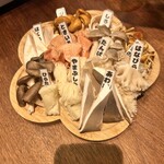Yakiniku Akami Nikugatou San San Hachi Kyuugo - 羊の薬膳茸火鍋　きのこ10種