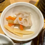 Kokosu - 「まぐろたたき＆しらす丼」(1190円)の季節の小鉢