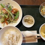 中国料理 東方美人 - 海鮮と野菜の葱しょうが炒め定食