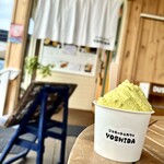 ジェラート&カフェ YOSHIDA - テラスでピスタチオいただきました