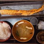 しんぱち食堂 - 料理写真:2024.3 サーモンハラス干し定食（979円）