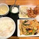 天香美意 - 鶏の唐揚げ・きくらげ玉子炒め 定食  13:30以降 880円