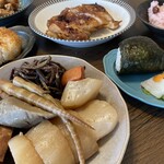 Sukeroku - うま煮、おにぎり、唐揚げ