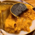 道人 - ②紫雲丹(兵庫県淡路島由良産)
      雲丹を舌の上に5秒保つと体温で雲丹が溶け、仄かな磯の香り、次に上品な甘みと旨み、最後に味わいの余韻、最後まで完璧
      余韻で鮮度や状態は誰でも分かるので是非試して欲しいです