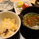 道人 - ⑱筍ご飯⑮釜揚げしらす
      ⑯お漬け物5種(奈良漬け、大根、赤蕪の浅漬け、白菜の浅漬け、唐墨玉) 
      ⑲伊勢海老(兵庫県淡路島)出汁の赤出汁