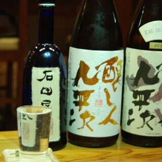 焼酎・日本酒・ワイン完備。お酒好きにはたまらないラインナップ