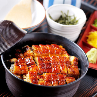 There are plenty of Nagoya specialties, such as Dote-ni, Hitsumabushi, and chicken dish!!