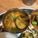 サハスラーラ - チキンと茄子のウプカリ