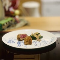 肉料理ふくなが - ②【温前菜】
                    ランプ味噌漬けカツ（牛脂揚げ）、アキレス腱の5時間炊き鉄皮（河豚）仕立て、青菜