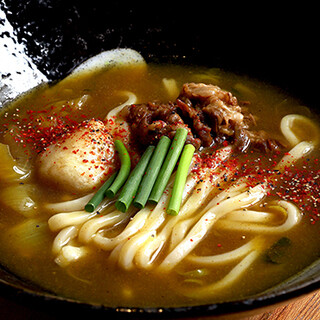 とろとろ牛すじが入った"カレーうどん"など〆メニューも◎