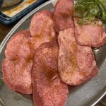 ホルモン肉問屋 小川商店 - 上たん
