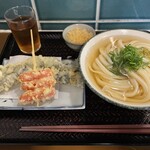 うどん たかしま - ひやあつ（中）・ウインナー天・こんぶ天 750円