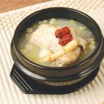 Souru Ya - 鶏肉の中に朝鮮人参、ニンニク、お米を入れてじっくり煮込んだサムゲタン！