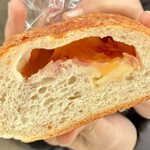 オギノパン - チーズベーコンフランスハーフ