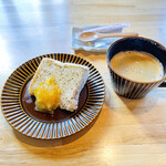 Orange Cafe - デザートに紅茶のシフォンケーキをいただきました