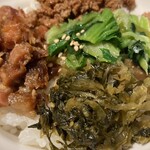 羽根つき焼小籠包 鼎’s - ルーロー飯