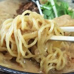 麺処 ごまや - 濃厚スープの絡む麺