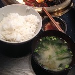 焼肉 やまと 伊川谷店 - ライス大盛りと味噌汁