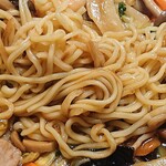 四川料理刀削麺 川府 - 川府 日本橋店 ランチ 五目焼きそば のあまり焼かれていない蒸し焼きそば麺