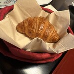 俵屋旅館 - ふっかふかのクロワッサン　トーストなどもアツアツです。