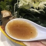 ラーメン 三浦家 - スープのアップ