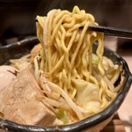 創作ラーメン STYLE林 - 麺は中太縮れ麺