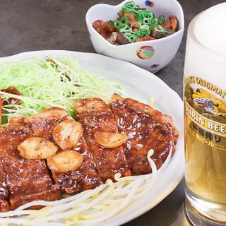 小鉢とメインが選べる『生ビールセット(1,350円)』がお得