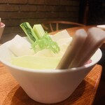 Rokukaku Tei - ・ 口直し野菜（胡瓜、スナップエンドウ、赤キャベツ、キャベツ、大根、プチトマト） お代り可