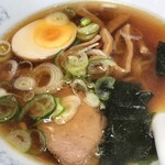 ぎょうざの満洲 - 満州醤油ラーメン(麺0.5玉)