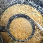 麺処 ごまや - 胡麻の風味、味、香りがとても強いので、胡麻嫌い（そもそも、こまやには目を付けないか…）の方は無理な一杯。
