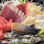 Sakanaya Kiteretsu - 定食につく「刺身盛り」しめ鯖 美味♪