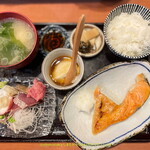 Sakanaya Kiteretsu - 【鮭の塩焼き】1,200円（込）