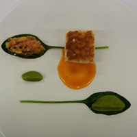 ロオジエ - クリスピーに焼いたスズキのパヴェ　柑橘類のトンベ 