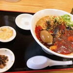 担々麺の店 まるたん。 - 黒胡麻担々麺たまごトッピング4辛、おろしニンニク、焦がしネギ（刻み）トッピング