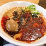 担々麺の店 まるたん。 - 黒胡麻担々麺たまごトッピング4辛、おろしニンニク、焦がしネギ（刻み）トッピング
