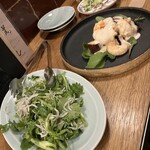 お酒と中華 おいる - パクチーのサラダとエビマヨ