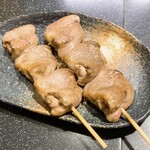 三酉屋 - はつ塩176円/本