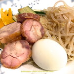 Toritada - 【調理例】鳥忠さんの奥久慈卵と鶏チャーシュー添え 冷やしラーメン 