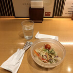 Kakiyasu Gyuumeshi - サラダの器がガラスでなくプラスチック、残念