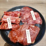 Kokusangyuu Yakiniku Kuidon - スタートの肉盛り(選べない)