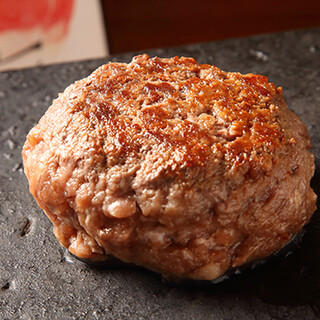 溶岩焼きで極上の和牛を楽しむ◆豪華逸品が揃ったコースも必見