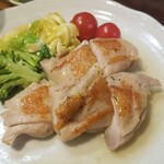 キッチン ブルー グローブ - 残り５個の鶏もも肉コンフィ、皮の焦げ具合は好みです